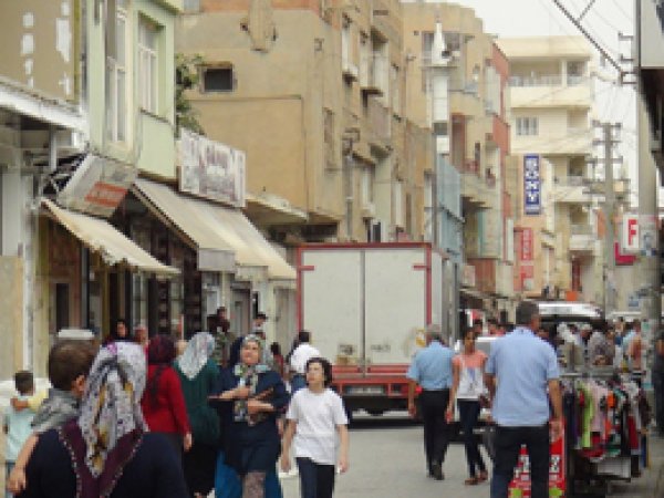 Nusaybin halkı yaraları sarmaya çalışıyor