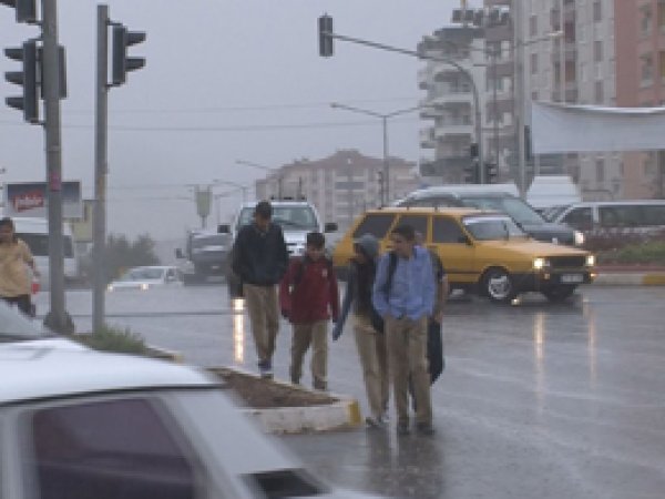 Diyarbakır'da sağanak yağış