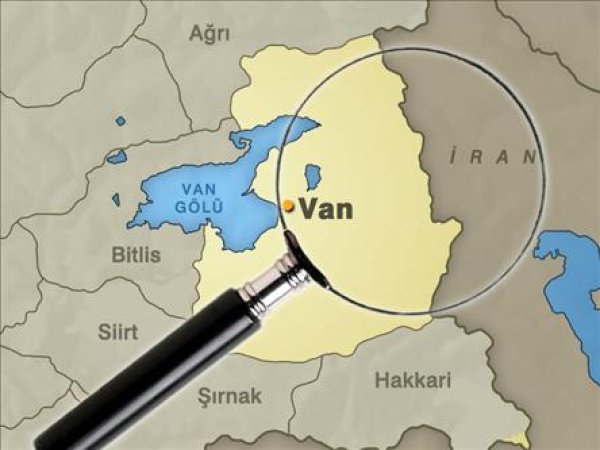 Van'da karakola bombalı saldırı:14 asker yaralı