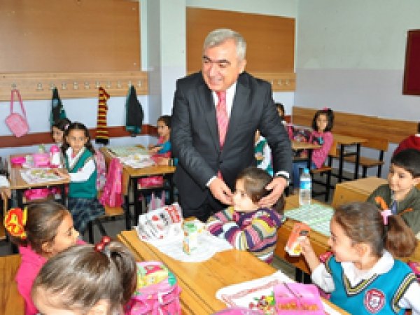 'Öğretmene vurulan darbe bize vurulmuştur'