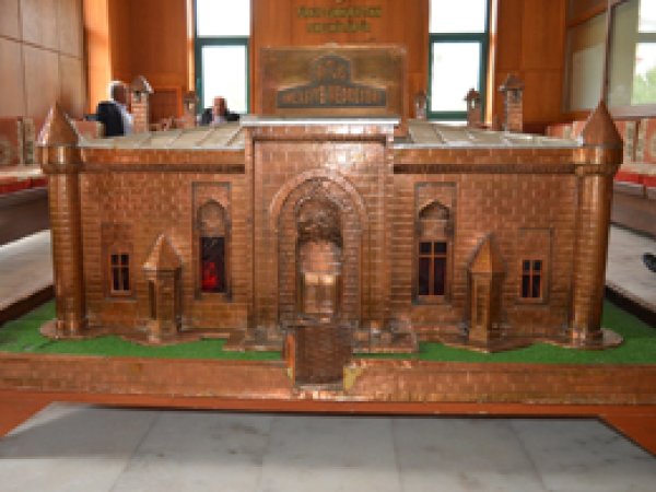 İhlasiye Medresesi'nin maketi ilgi odağı oluyor