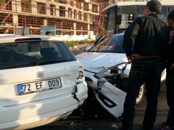 Batman'da maddi hasarlı kaza