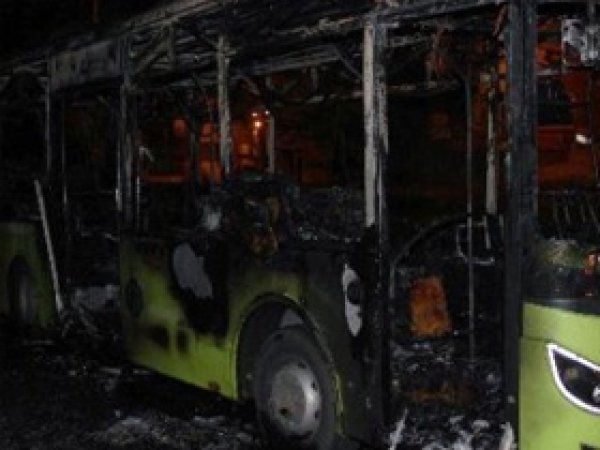 PKK yandaşları yolcu otobüsünü ateşe verdi