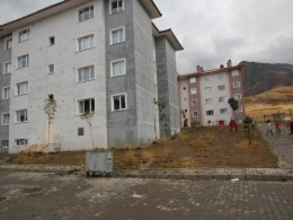 Van'da TOKİ sakinleri kanalizasyon sorunu yaşıyor