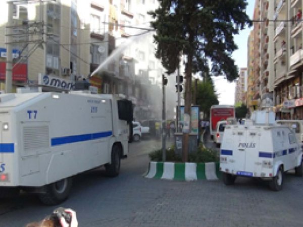 KESK'in yürüyüşünde esnaf zarar gördü