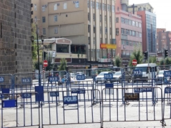Sur'da bazı mahallelerde yasak kalktı