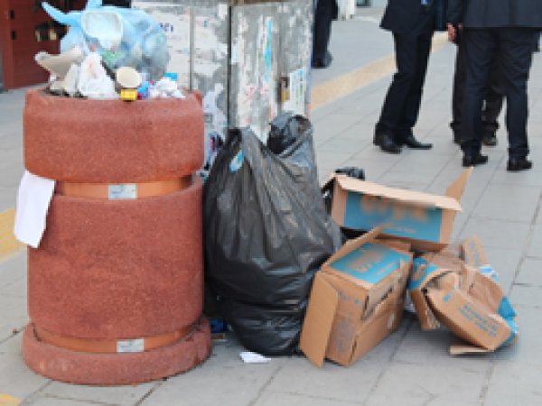 Van'da çöplerin toplanmamasına tepki