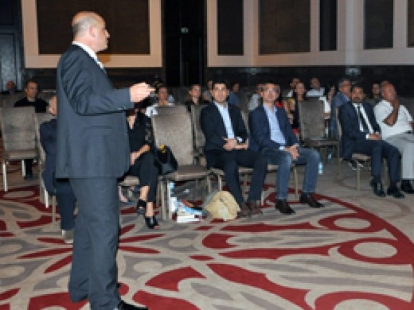 'Liderler, şiddet dilini bırakmalı'