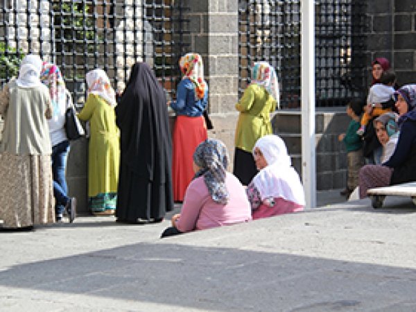 Yasaktan sonra Diyarbakır'a ziyaretçi akını  