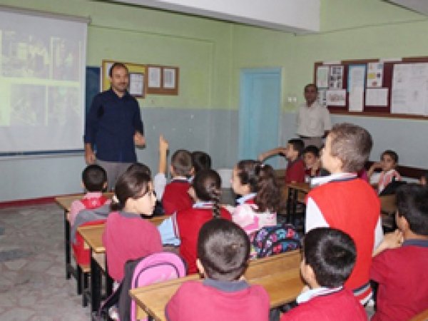İlkokul öğrencilerin el yıkama eğitimi verildi