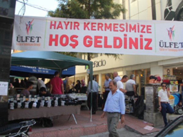 Adana'da öğrenciler yararına kermes açıldı