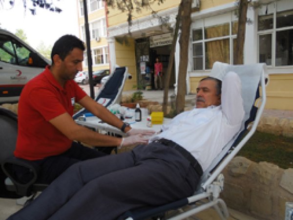 Meslek Yüksekokulu'ndan kan bağışı
