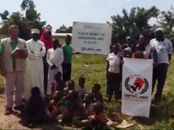 Afrika'da Yasin Börü adına su kuyusu açtırılıyor