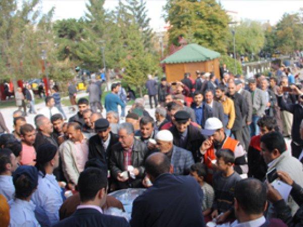Van'da 2 bin kişiye aşure ikramı