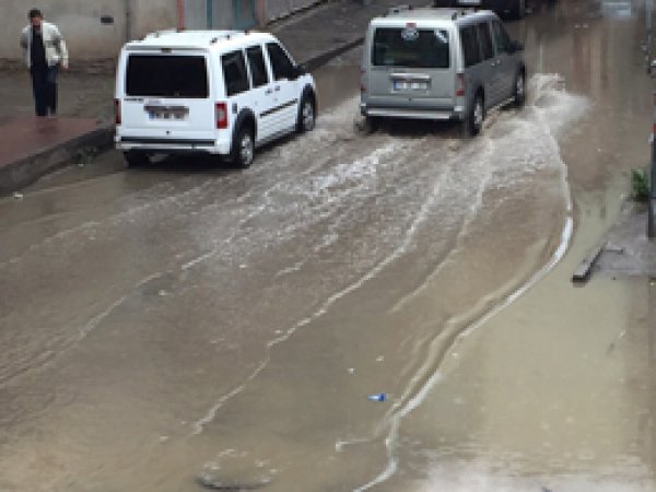 Iğdır'da altyapı sorunu yağmurla kendini gösterdi