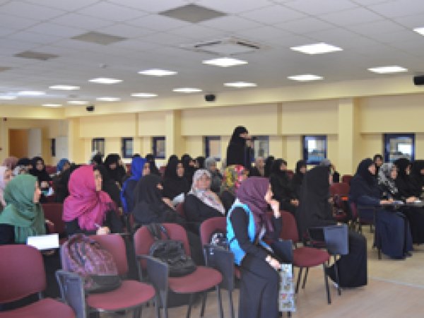 'Modern Dünyada Müslüman Kadının Rolü'