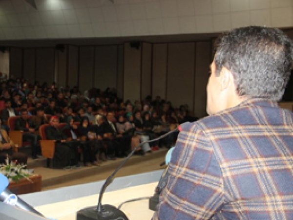 YYÜ'den yeni öğrencilere 'Oryantasyon' eğitimi