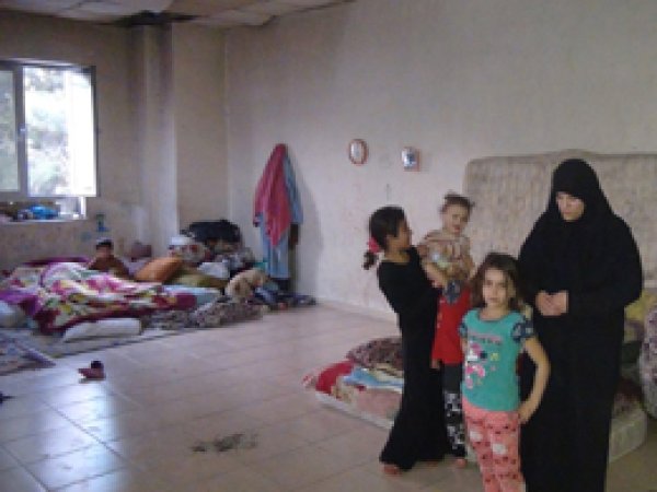 Soğuklar Suriyelilerin yaşam mücadelesini zorluyor