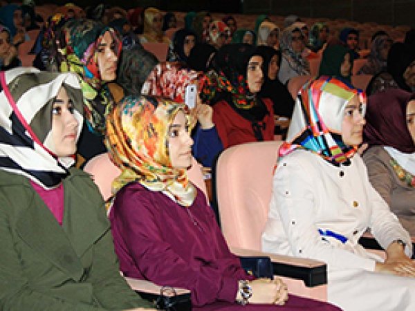 DÜ İlahiyat Fakültesi'nde oryantasyon eğitimi