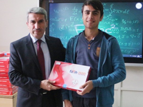 Bingöl'de öğrencilere tablet dağıtıldı