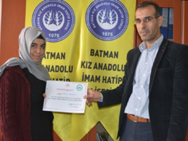 İHL'li kız başörtüsüyle başarılara imza attı