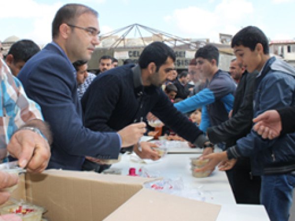 Diyarbakır'da Aşure dağıtıldı