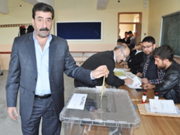 Batmanlılar oylarını kullanmaya başladı
