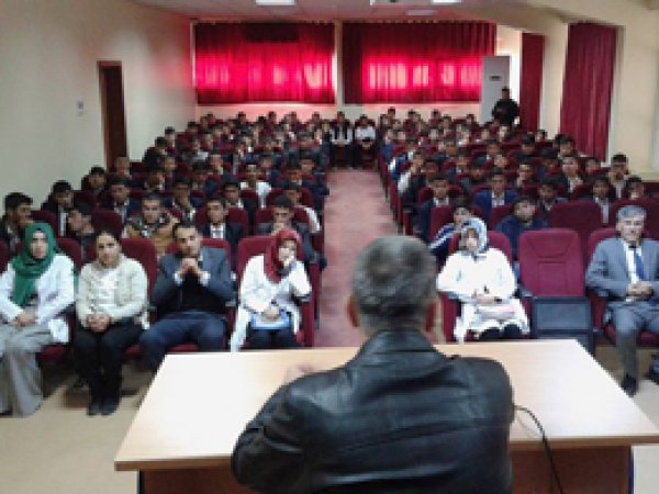 Öğrencilere kan bağışı semineri verildi