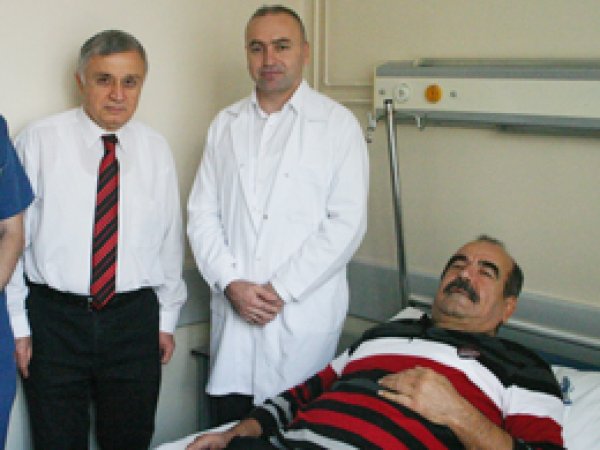 Sırt bölgesinden dev bir tümör çıkarıldı