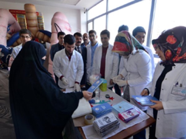 Kanser farkındallığı için Bitlis'te stant açıldı