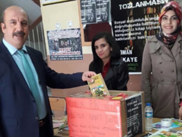 Üniversitelilerden ilkokul öğrencilerine kitap