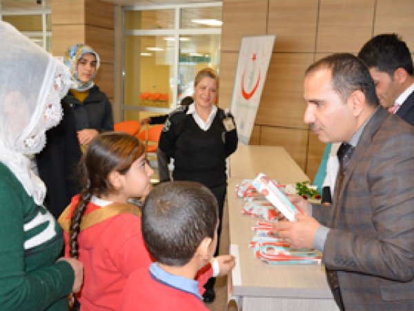Van'da 'Ağız ve diş sağlığı' standı açıldı