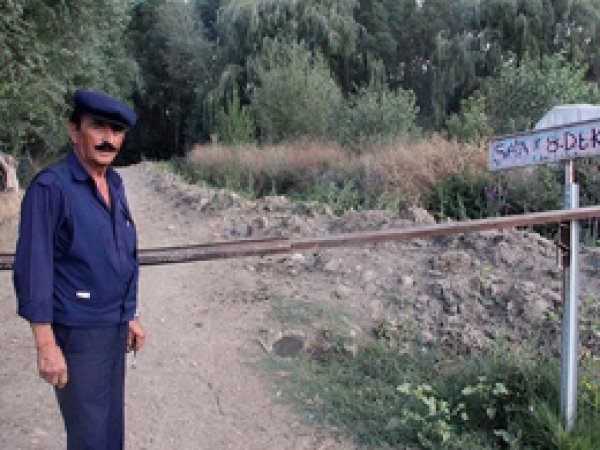 Muhtardan 'sarhoşlara' bariyerli önlem