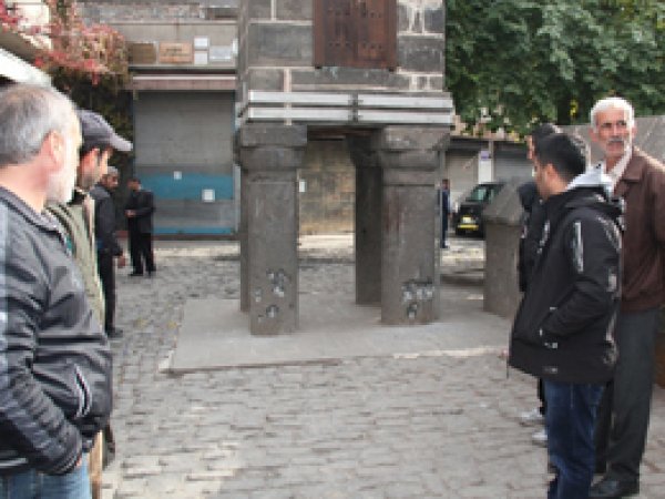 'Dört Ayaklı Minare'nin tahrip edilmesine tepki