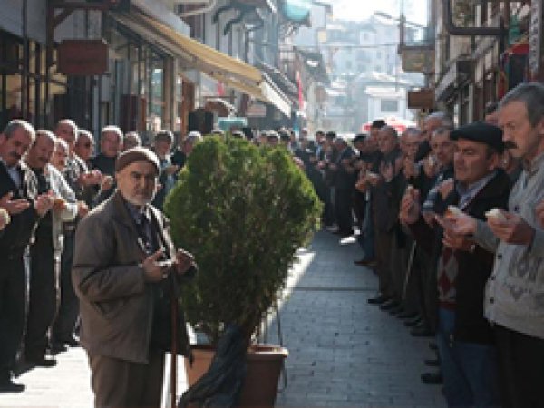 7 asırdır her cuma 'esnaf duası' ediyorlar