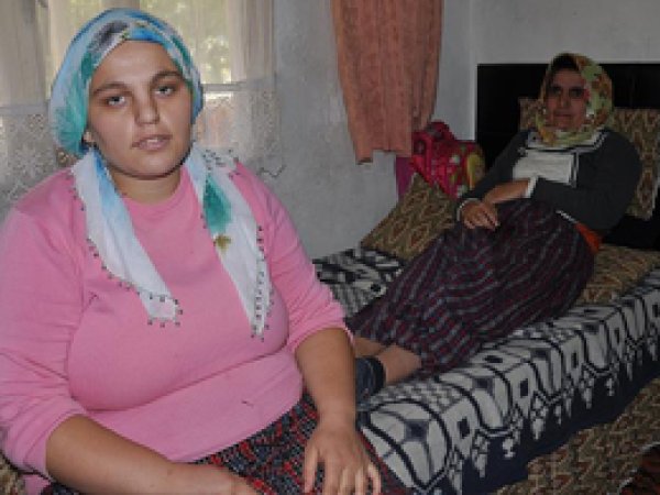 Kocasının eski eşine 'bebek' gibi bakıyor
