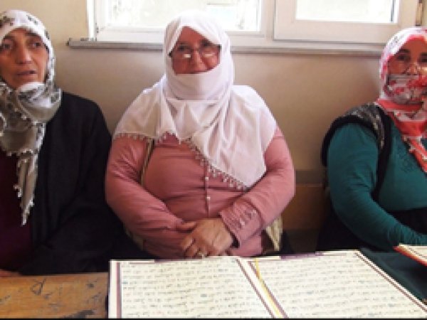 Kur'an okudukça ruhları gençleşiyor