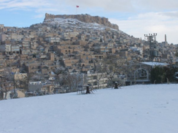 Mardinliler güne karla uyandı