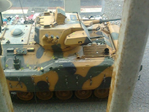 Asker Sur ilçesine tankla girdi