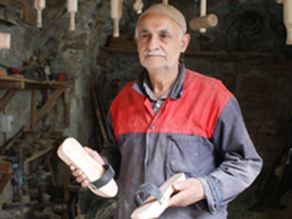 Tarihe karışan ve direnen meslekler