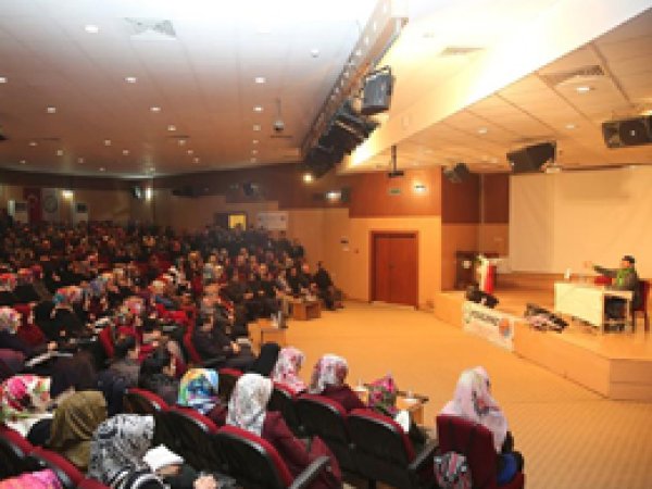 Iğdır Üniversitesinde 'Gençlik Rehberliği' konferansı