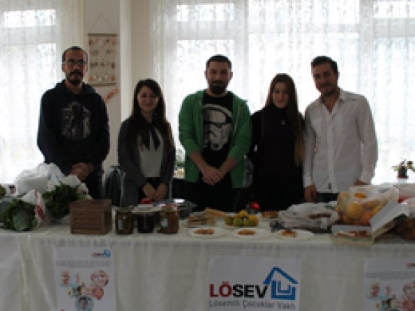 Öğrencilerden lösemili çocuklar için kermes