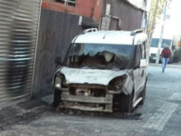 Adana'da PKK'liler 8 aracı kundakladı