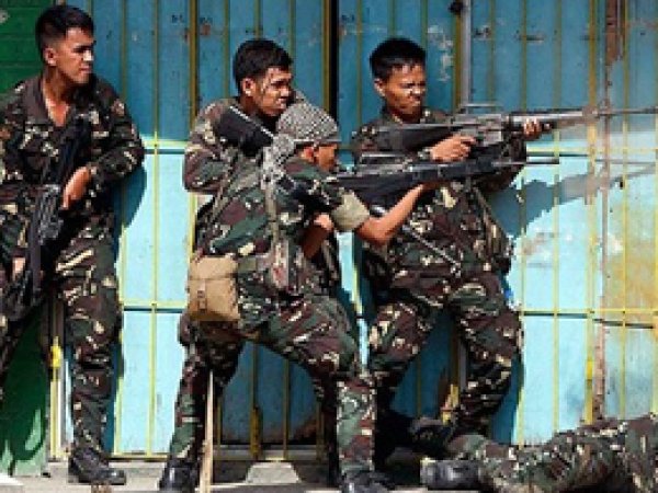 Filipinler'de Ebu Seyyaf'a operasyon: 26 ölü