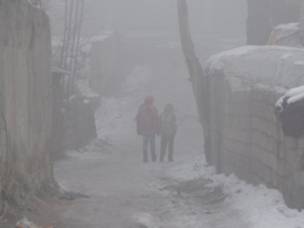 Ağrı'da sisli ve soğuk hava