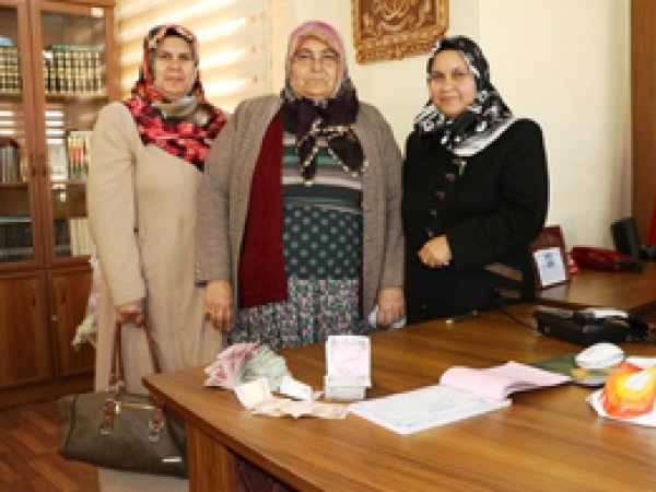 Kur'an Kursu öğrencilerinden örnek davranış