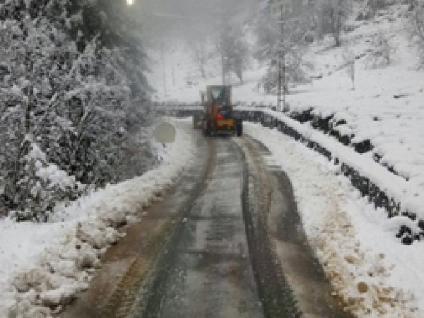 Kardan 2 bin köy yolu kapandı