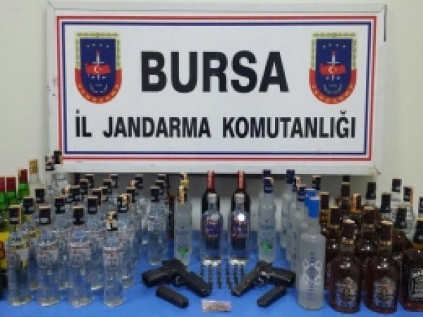 Bursa'da silah ve içki operasyonu