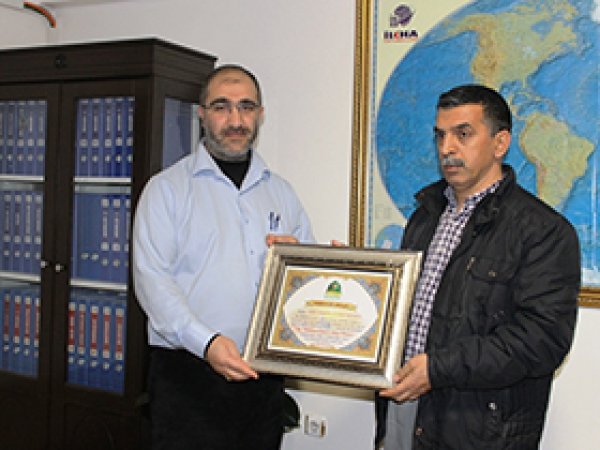 Peygamber Sevdalıları'ndan İLKHA'ya plaket
