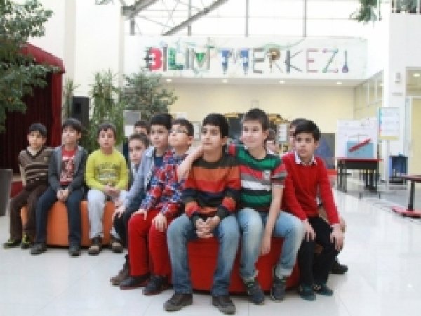 Öğrenciler yarıyıl tatilini bilim evinde geçiriyor